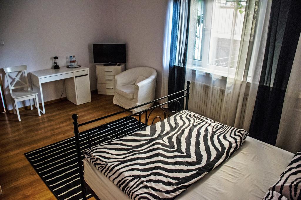 Villa Malva Lomianki Bagian luar foto